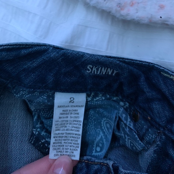 Super cute ripped jeans! - Picture 2 of 3